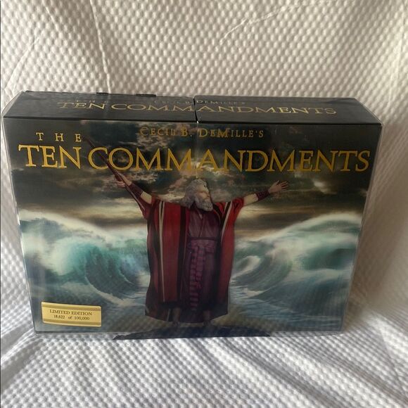 Other - The Ten Commandments Limited Edition Set 18,622 of 100,000. Plays Bluray & DVD